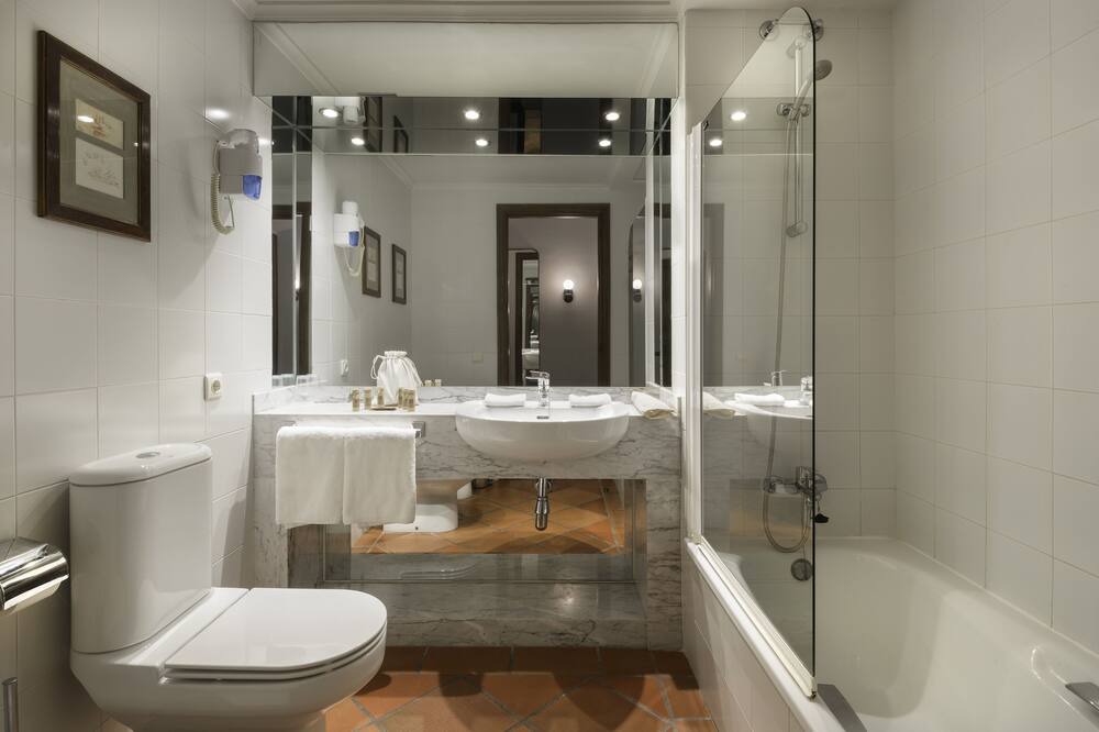 Photo of Bathroom in La Iglesuela del Cid