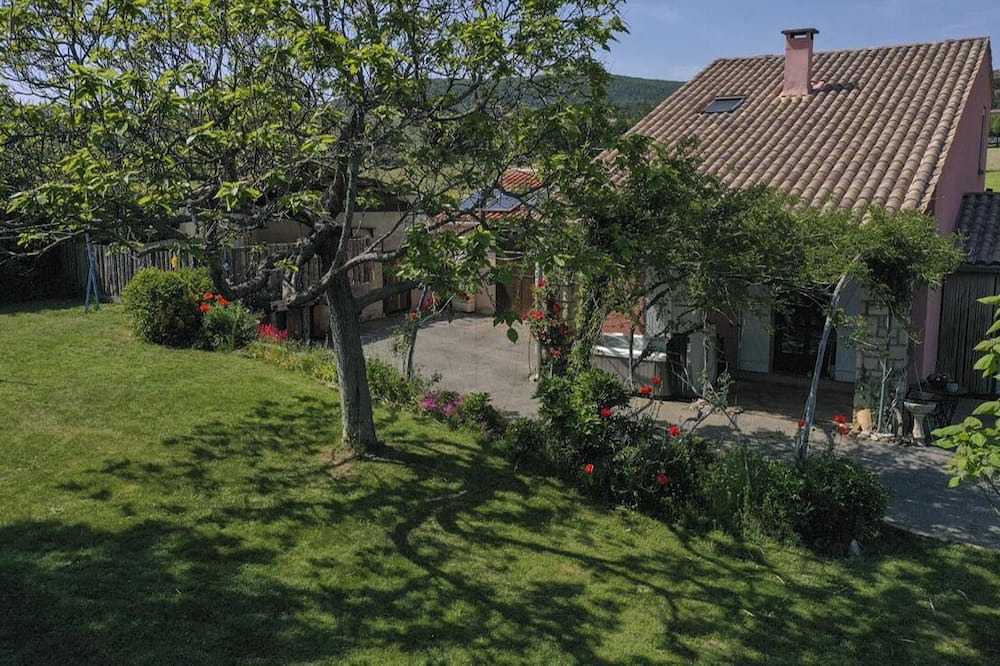 Photo of Outdoor in Ongles