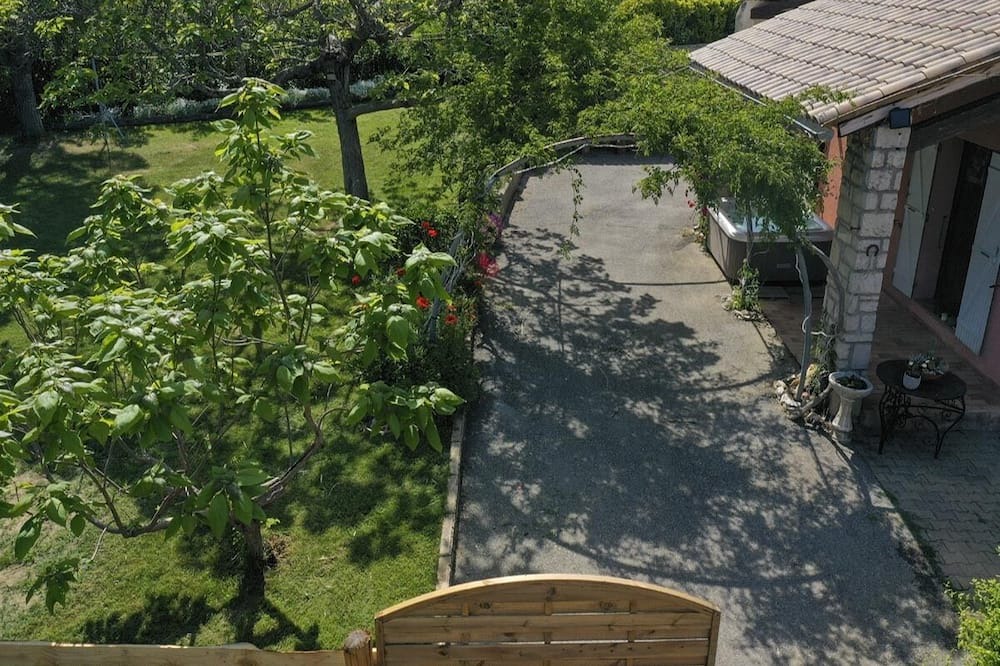 Photo of Outdoor in Ongles