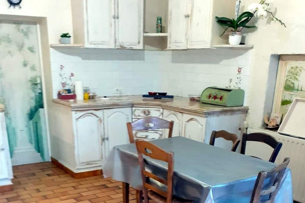 Photo of Others in Ongles