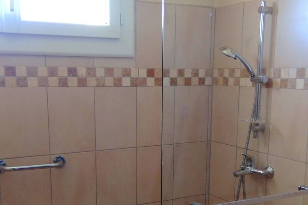Photo of Bathroom in Estagel
