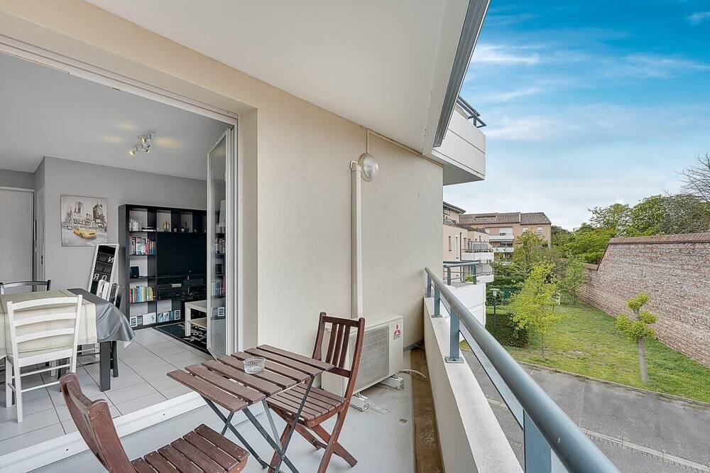 Photo of Patio Balcony in Saint - Michel