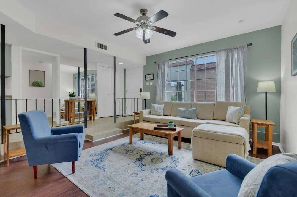 Photo of Livingroom in Medical Center District