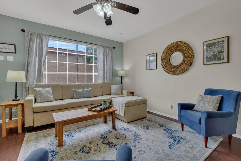 Photo of Livingroom in Medical Center District