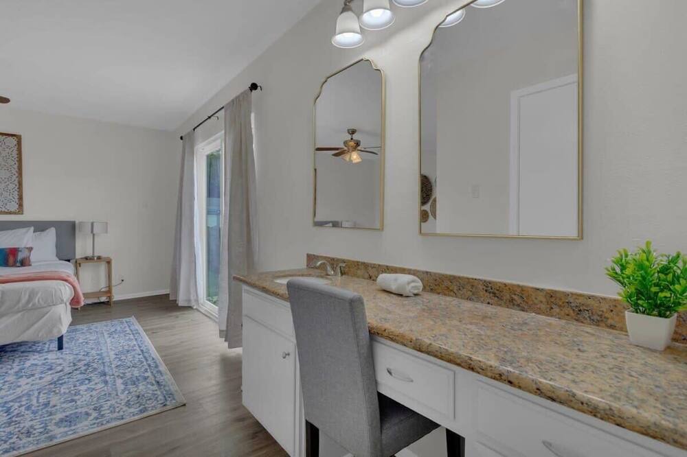 Photo of Bathroom in Medical Center District