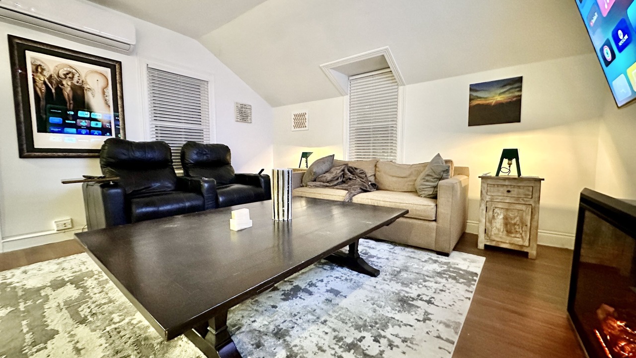 Photo of Livingroom in Washington Ave./ Memorial Park