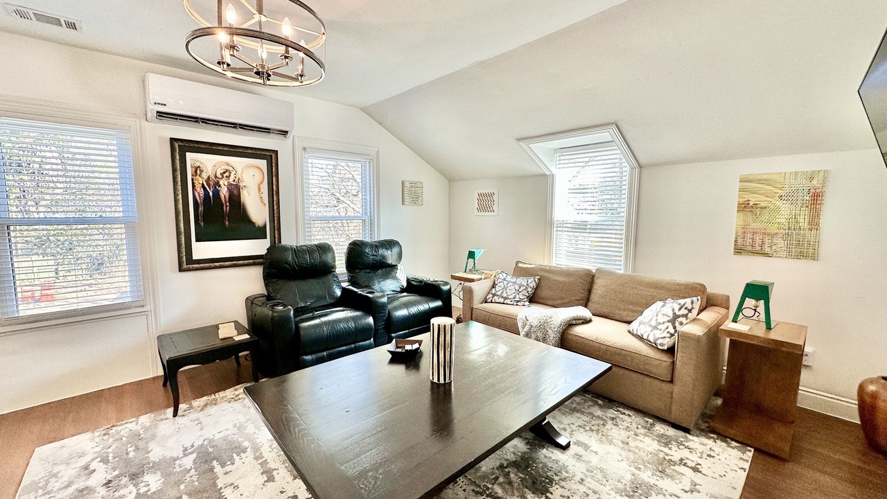Photo of Livingroom in Washington Ave./ Memorial Park