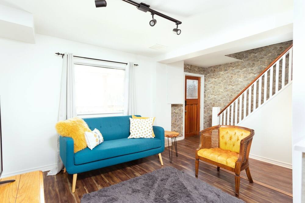 Photo of Livingroom in Belleville