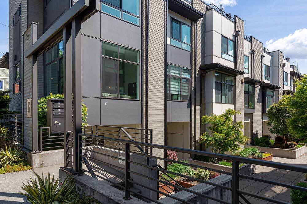 Photo of Others in Lower Queen Anne