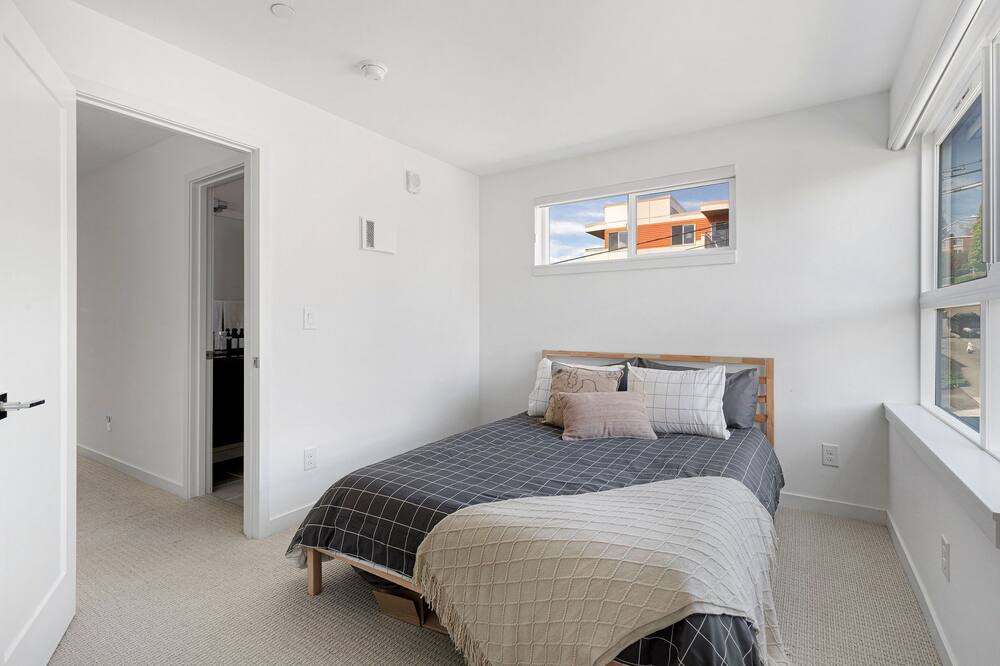 Photo of Others in Lower Queen Anne