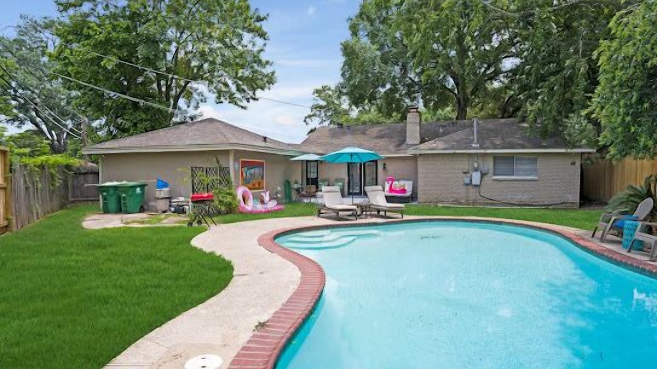 Photo of Outdoor in Garden Oaks