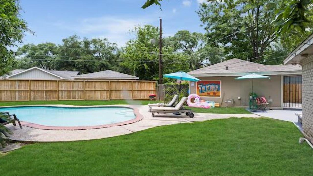 Photo of Outdoor in Garden Oaks