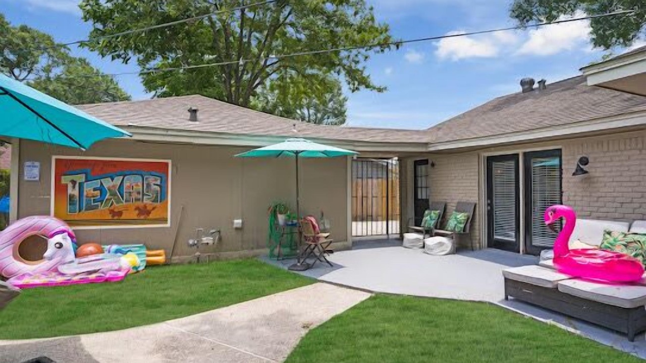 Photo of Outdoor in Garden Oaks