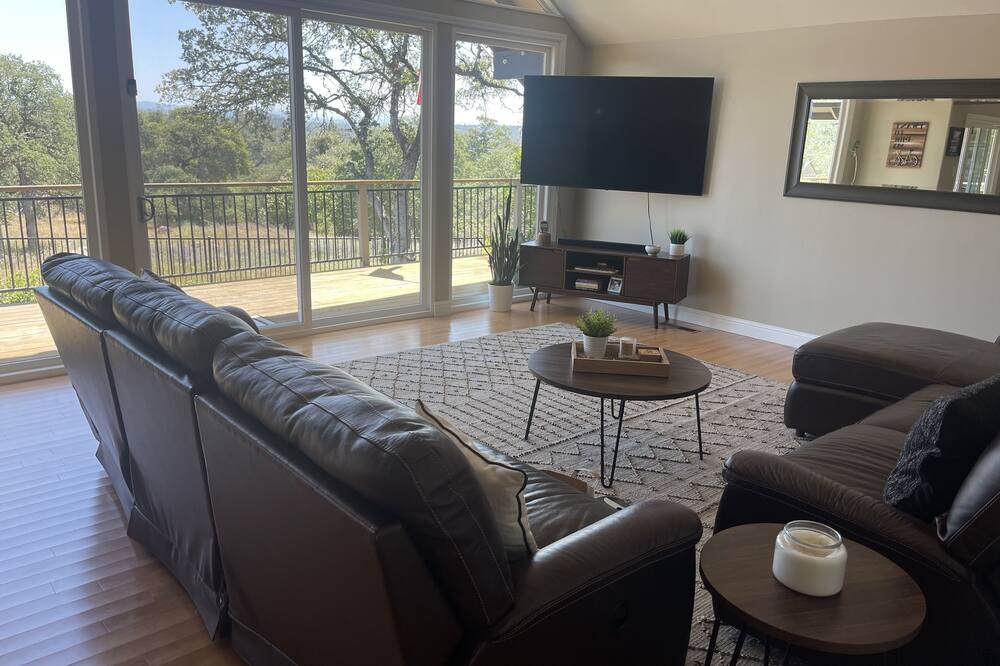 Photo of Livingroom in Auburn