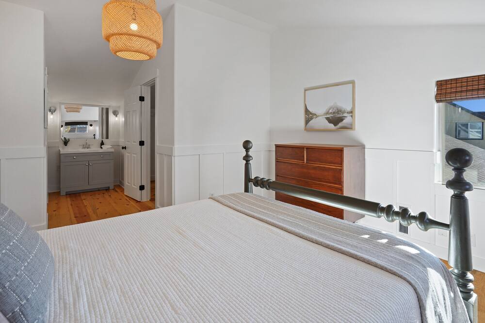 Photo of Bedroom in Mountain View District