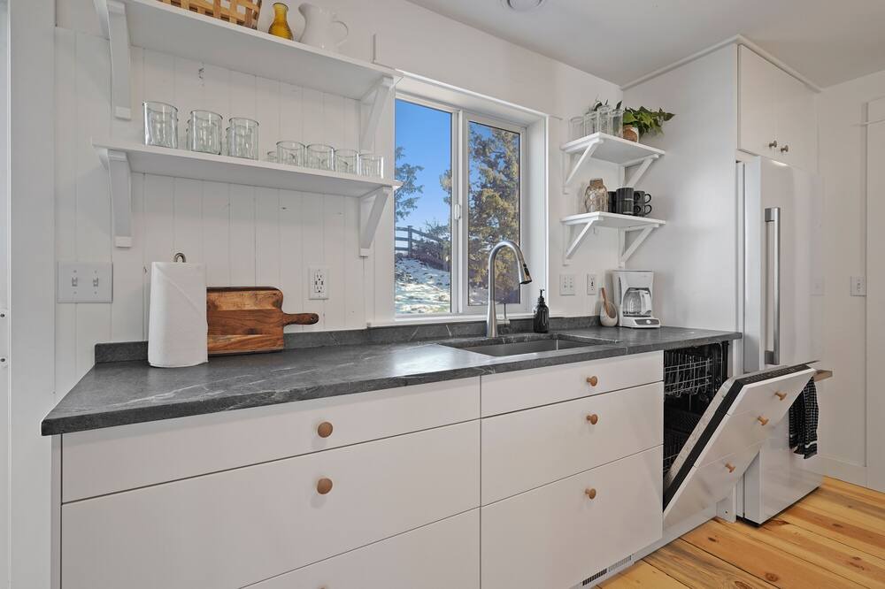 Photo of Kitchen in Mountain View District