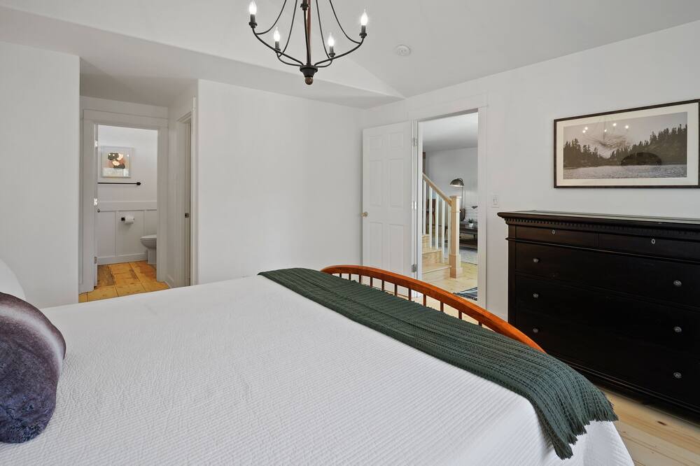 Photo of Bedroom in Mountain View District