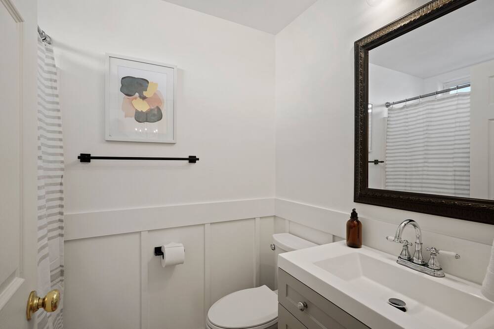 Photo of Bathroom in Mountain View District