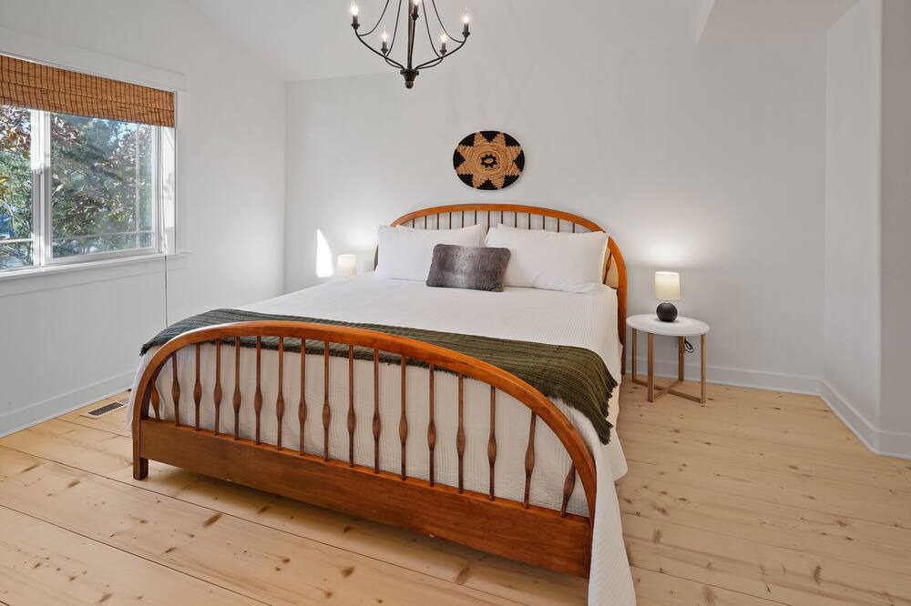 Photo of Bedroom in Mountain View District