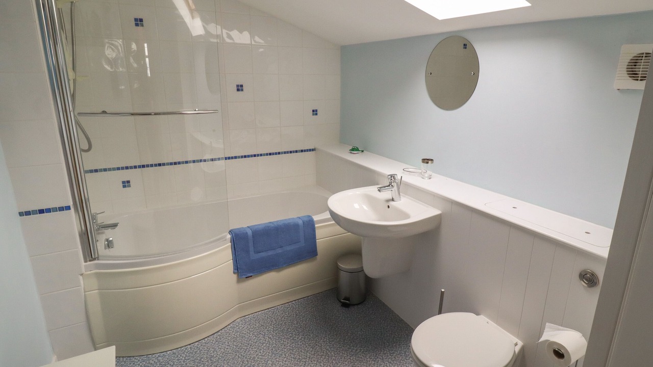 Photo of Bathroom in Lympstone
