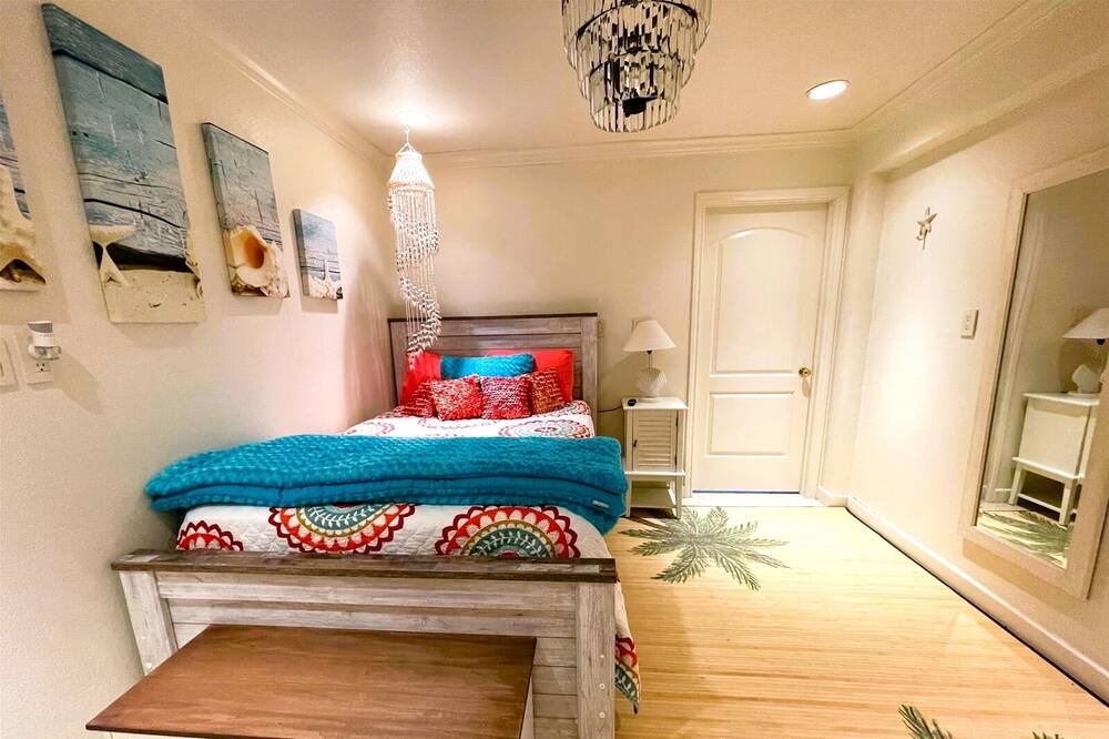 Photo of Bedroom in City-by-the Sea