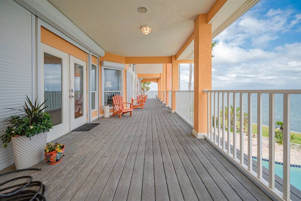 Photo of Patio Balcony in City-by-the Sea