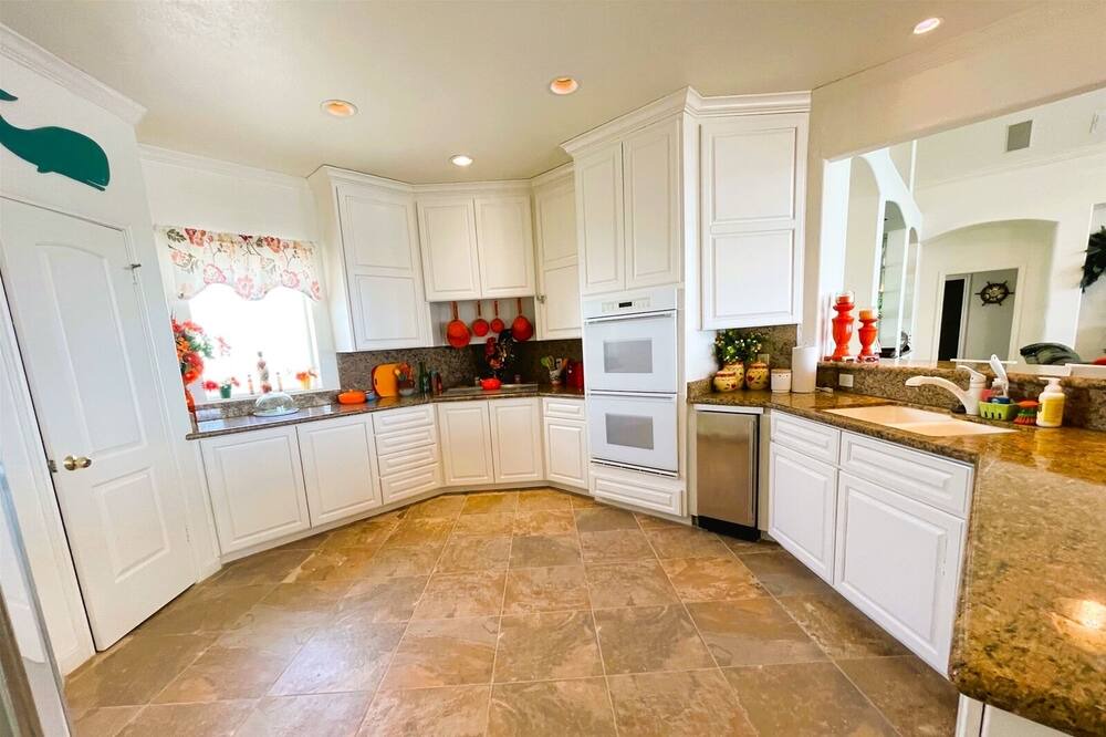 Photo of Kitchen in City-by-the Sea