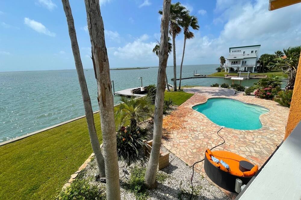 Photo of Outdoor in City-by-the Sea