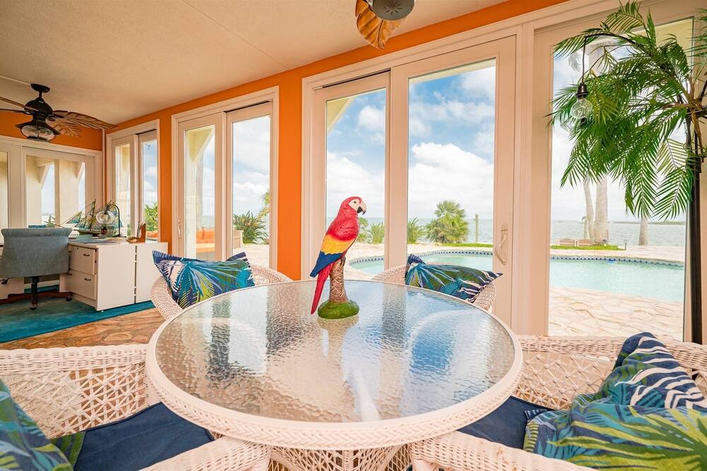 Photo of Livingroom in City-by-the Sea