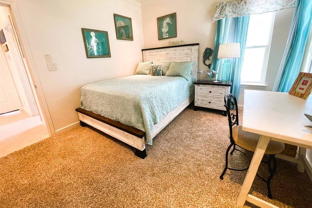 Photo of Bedroom in City-by-the Sea