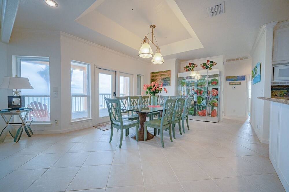 Photo of Kitchen in City-by-the Sea