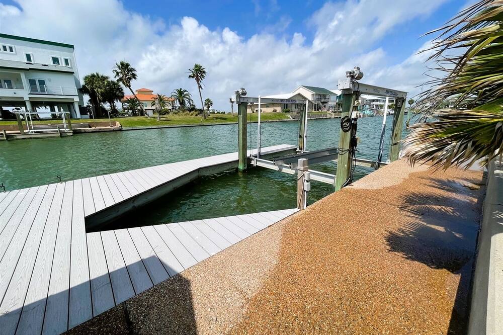 Photo of Outdoor in City-by-the Sea