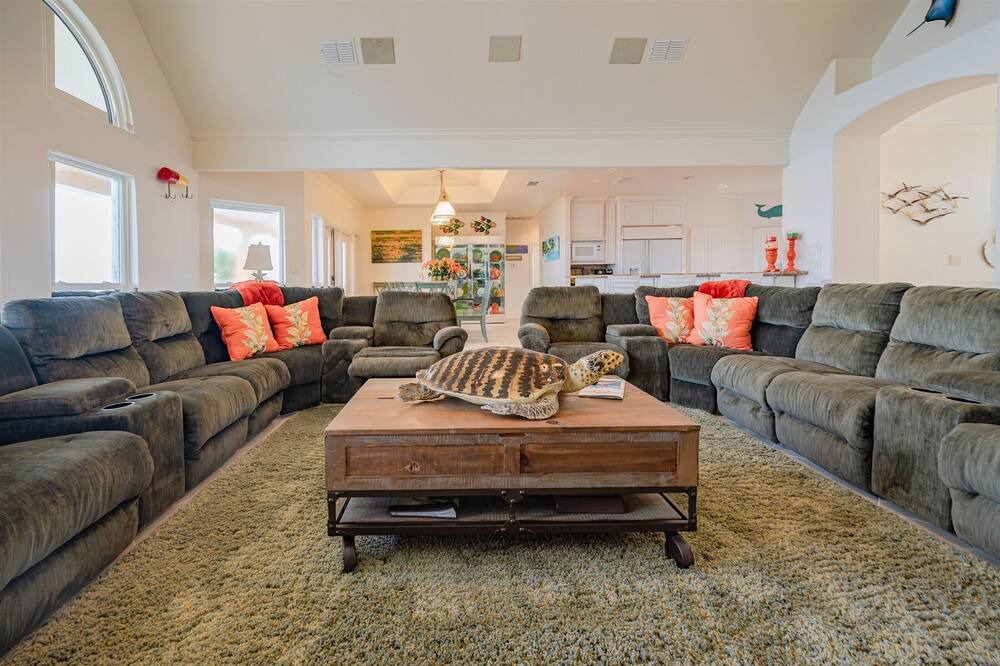 Photo of Livingroom in City-by-the Sea