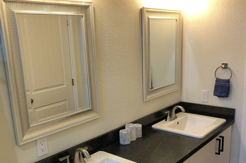 Photo of Bathroom in Circle D-KC Estates