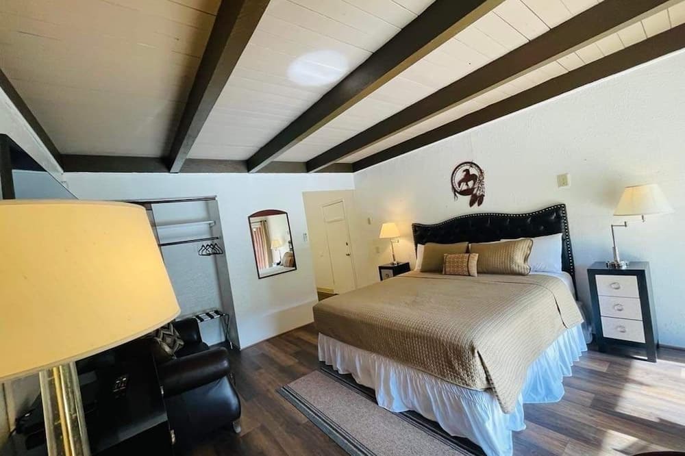 Photo of Bedroom in Shady Cove