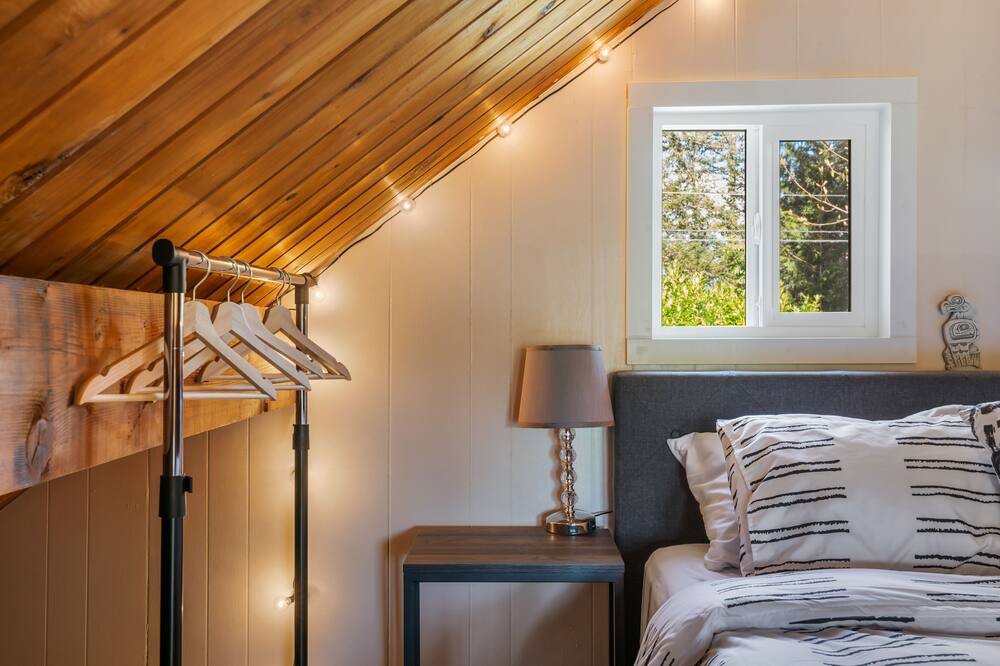 Photo of Bedroom in May Creek