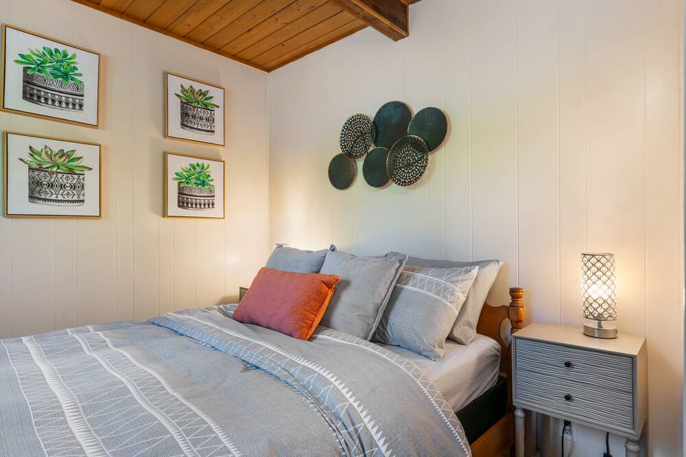 Photo of Bedroom in May Creek