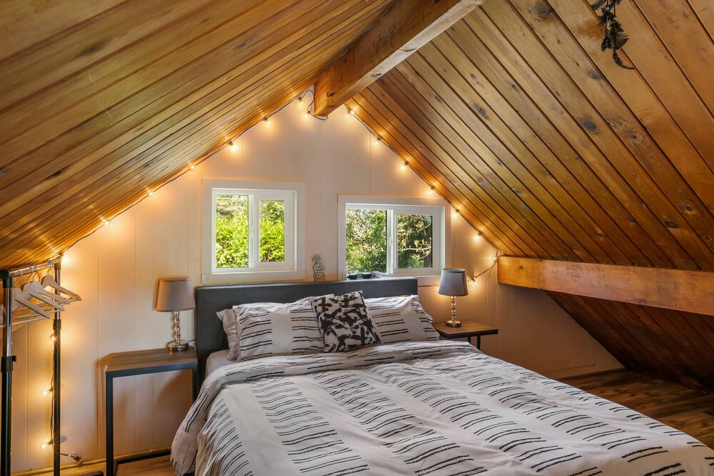 Photo of Bedroom in May Creek