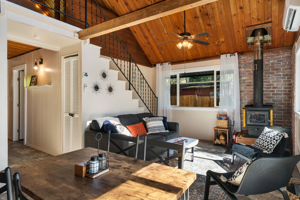 Photo of Livingroom in May Creek