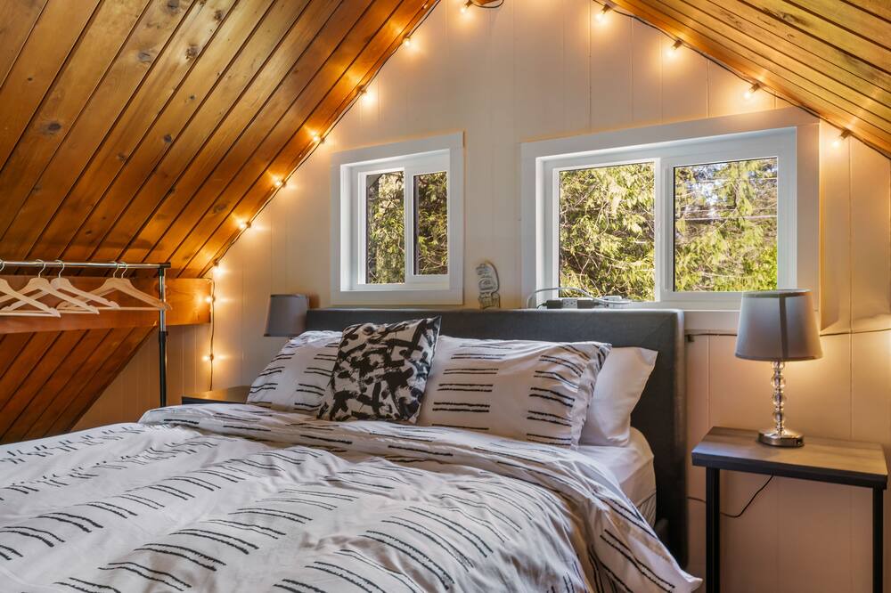 Photo of Bedroom in May Creek