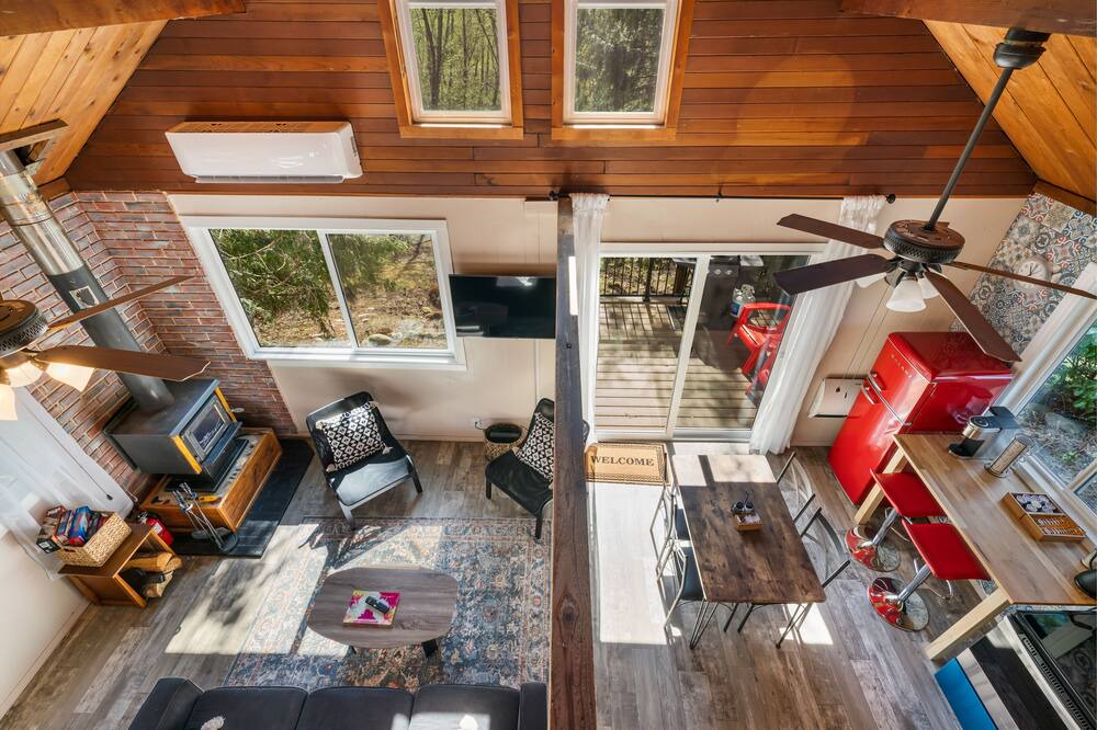 Photo of Livingroom in May Creek