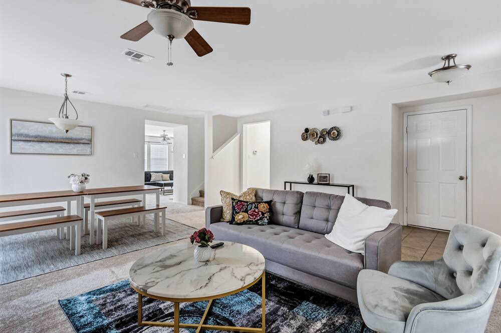 Photo of Livingroom in West Dallas