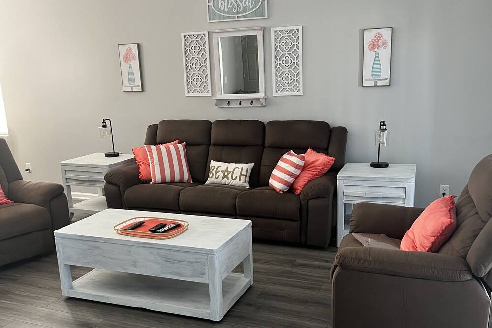 Photo of Livingroom in Longs