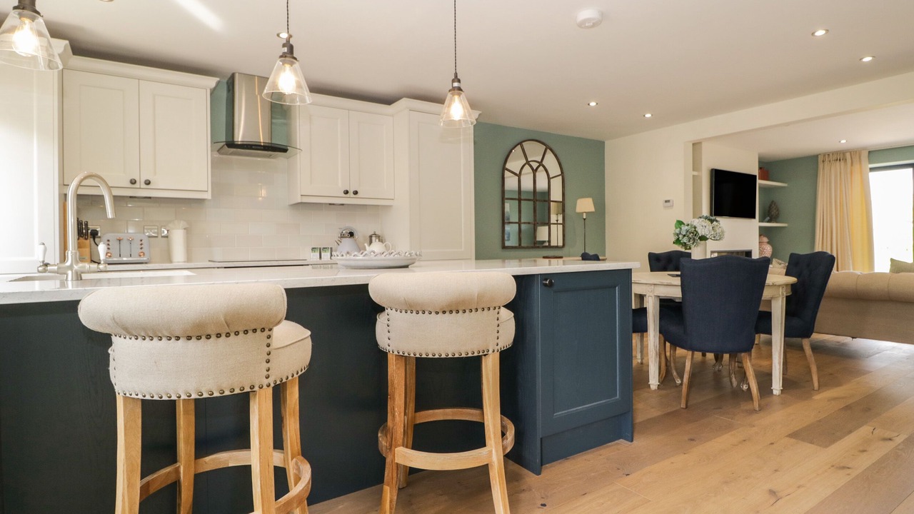 Photo of Others in Wing