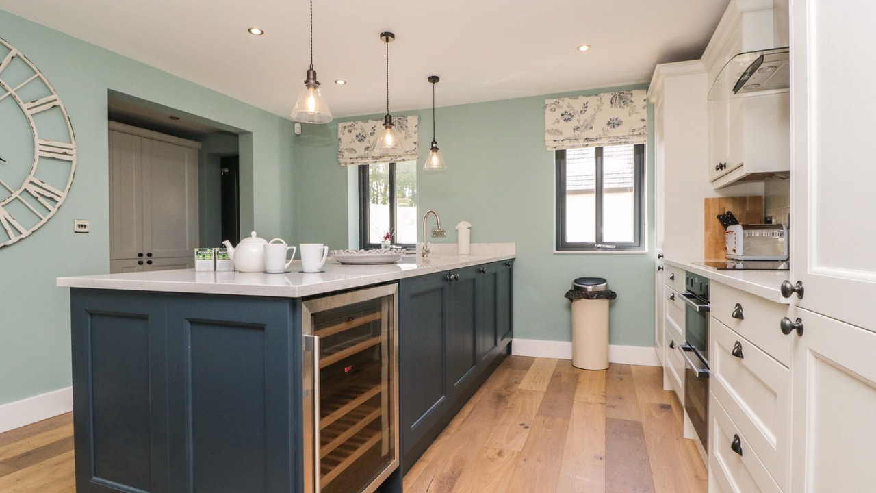 Photo of Others in Wing