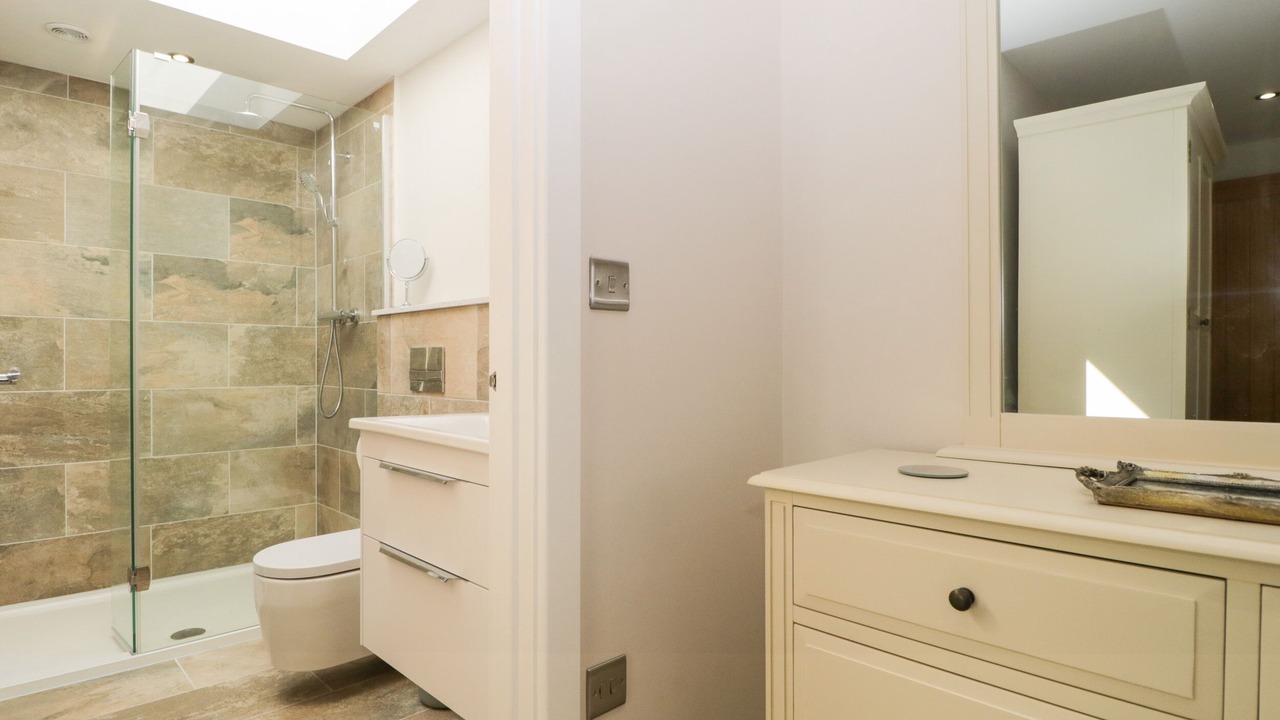 Photo of Others in Wing