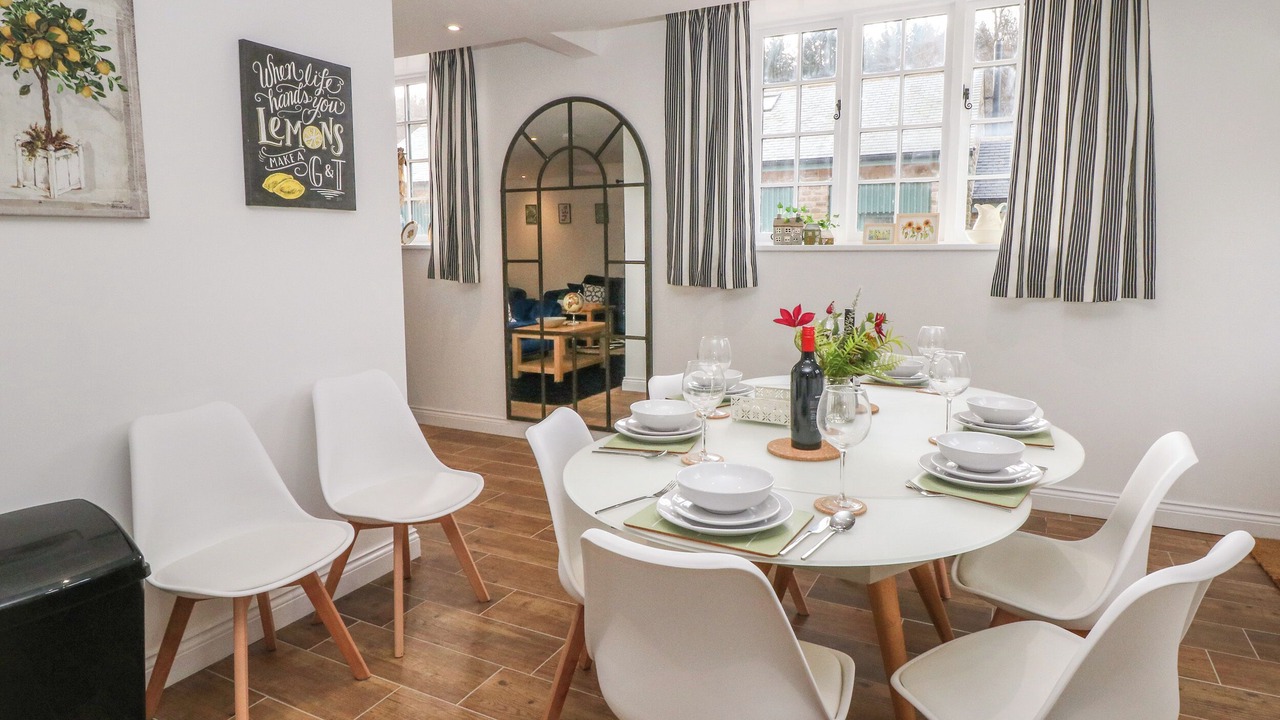 Photo of Others in Hoylandswaine