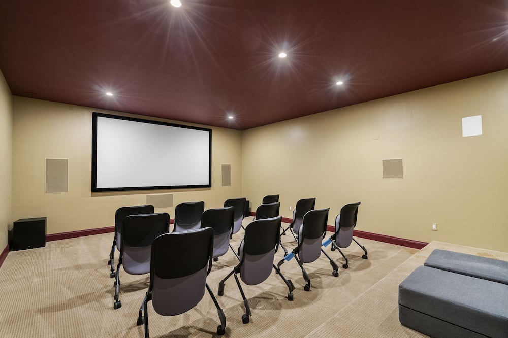 Photo of Others in Jefferson Manor