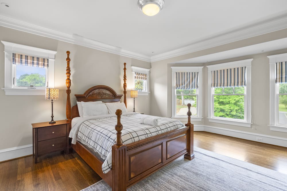 Photo of Bedroom in Jefferson Manor