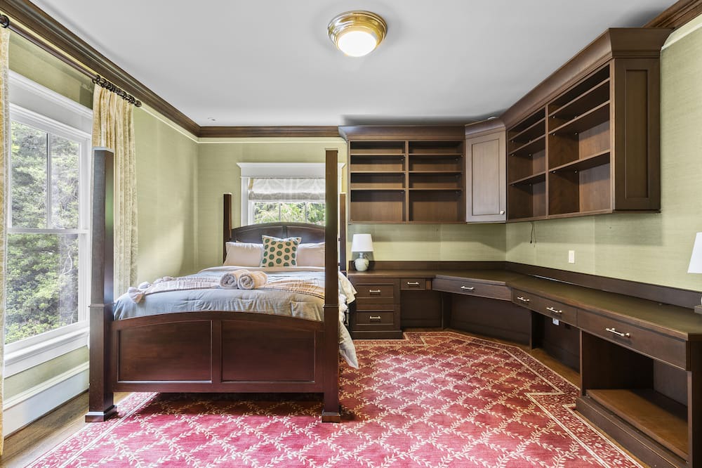 Photo of Bedroom in Jefferson Manor